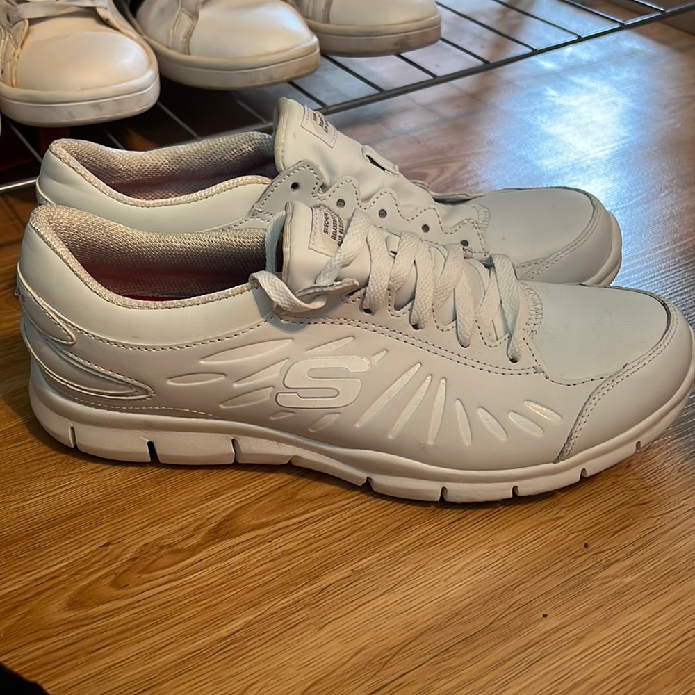 Womens sketchers slip resistant work shoes